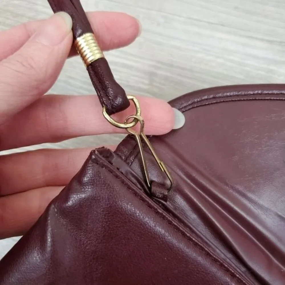 Vintage maroon envelope clutch wristlet made in Taiwan R.O.C - Picture 13 of 14